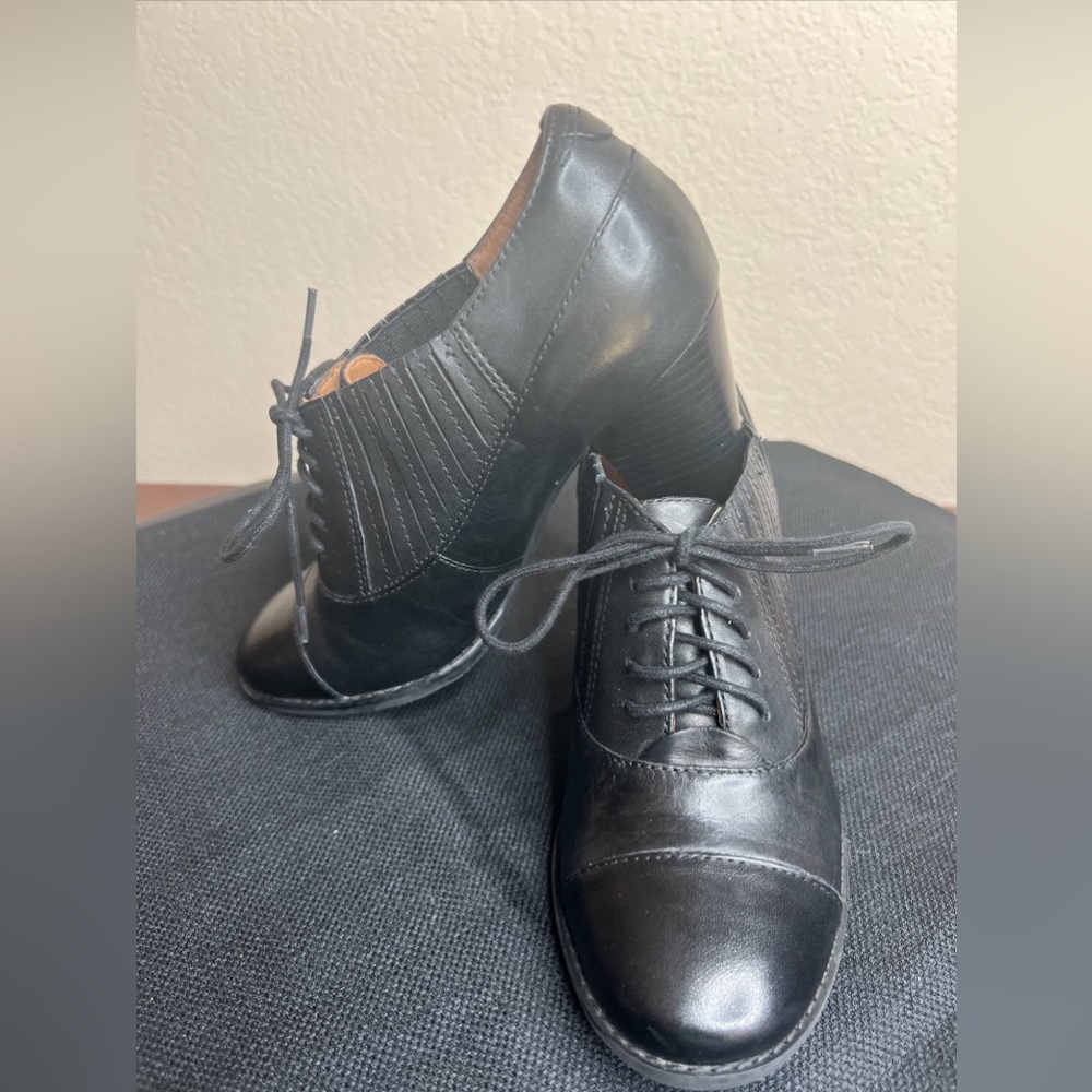 Clarks Indigo Black Leather Lace Up Booties Women’s Size 6.5M Heels 63091 Comfy